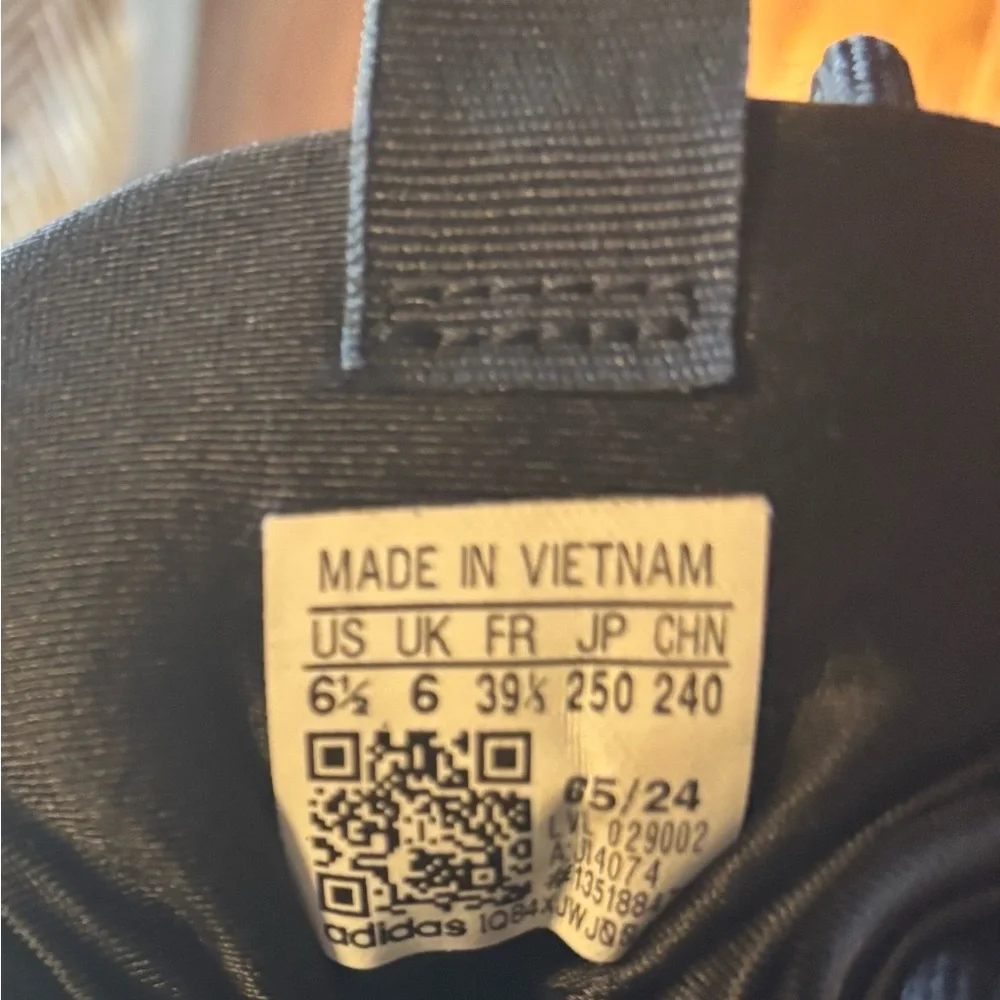 Kids AE 1 Anthony Edward’s basketball shoes - Picture 6 of 6